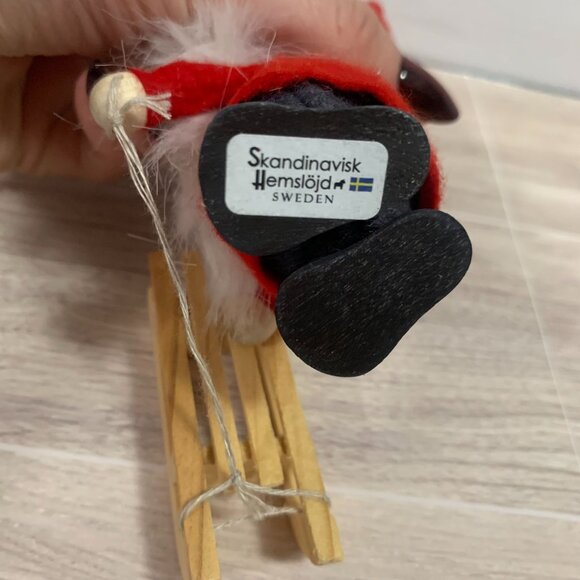 Skandinavisk Hemslojd Wooden Felt Gnome On Sled Figure - Picture 8 of 8